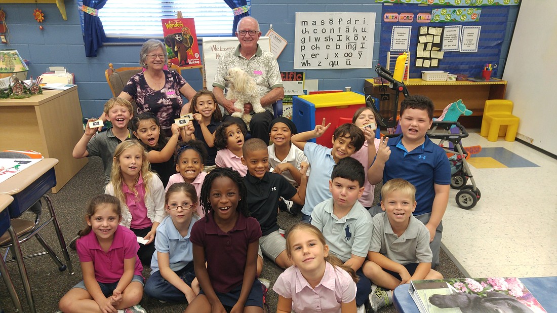 Al Miller and teacher Donna Giglio pose with Fraggle and Giglio's first-grade class. Photo courtesy of Donna Giglio