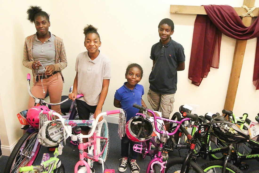 Jada White, Treasure Wilmore, Mikearse White and Mekhi White stand by their new bikes. Photo by Paige Wilson
