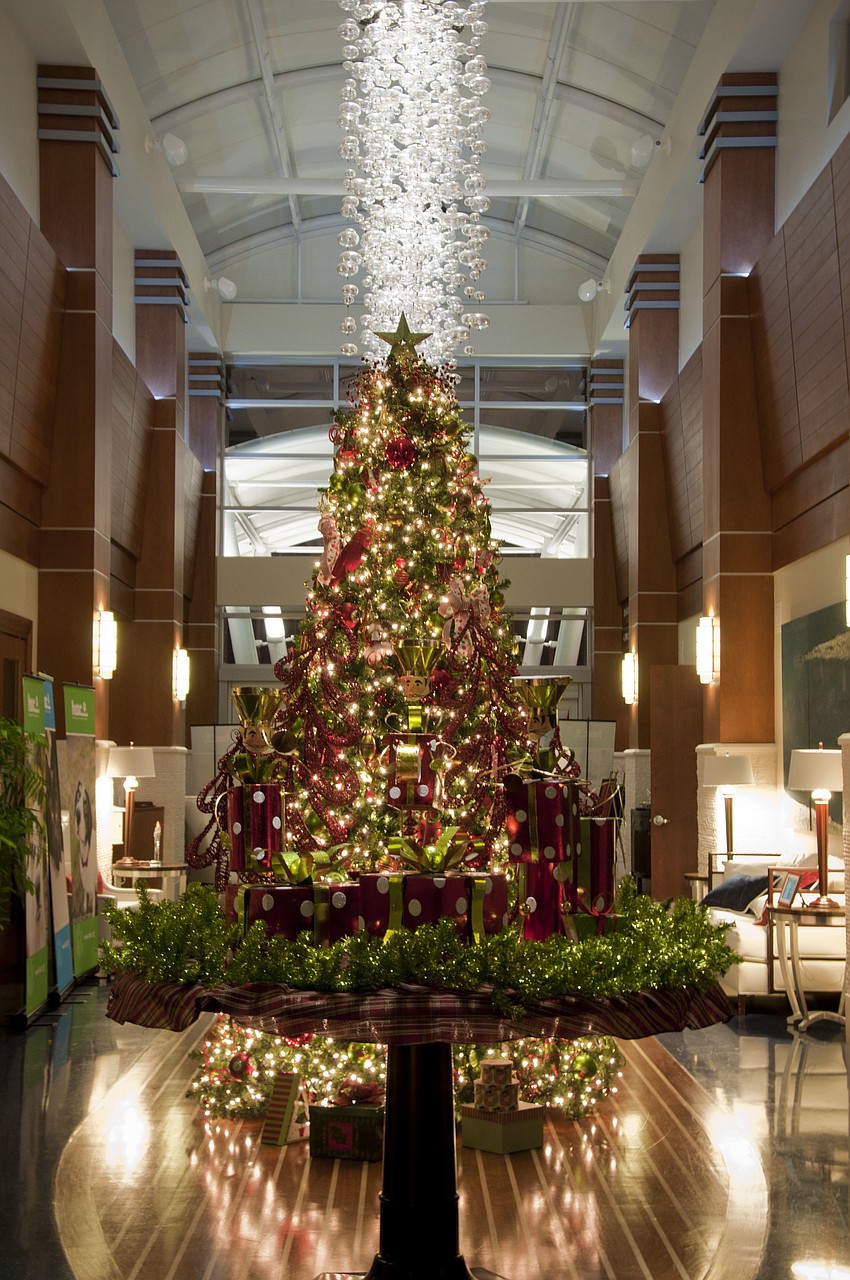 The extravagant festive entrance of the Sarasota Yacht Club