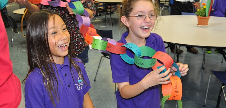 Maya Stern Rudo and Madelyn Halperin decorate the dining hall.