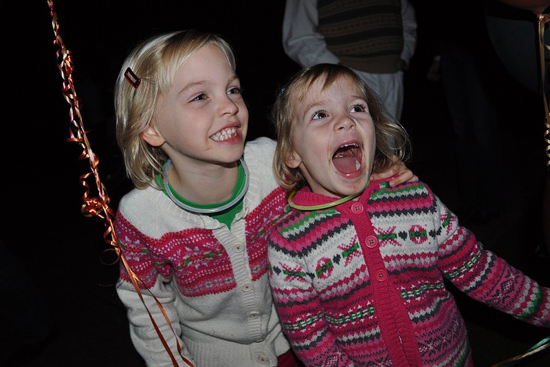 Betsy and Caitlin Neal played with balloons on the way to watch the fireworks.