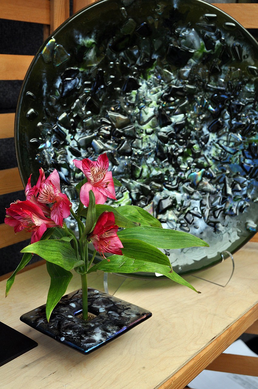 An infused glass plate and vase created by Sue Hubbard.