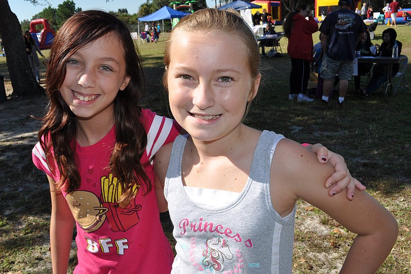 Alyssa Guttentag and Heather Pope enjoyed time together.