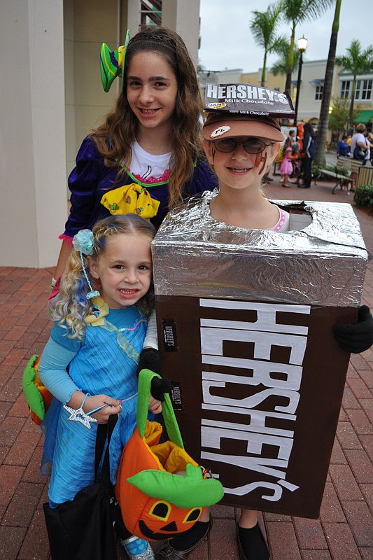 Jessica, Marissa and Amanda Boccarossa enjoyed the evening.