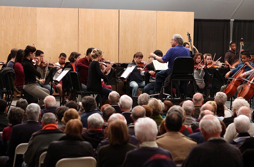 Itzhak Perlman directs the 36 students participating in the Sarasota Winter Residency program during a live rehearsal, Tuesday, Jan. 3, at USF Sarasota-Manatee.