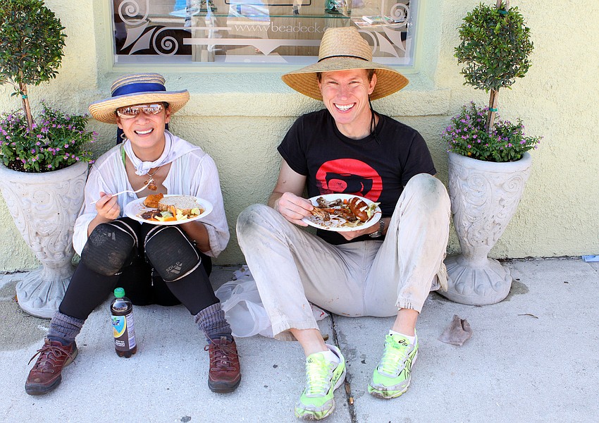 Artists Sharyn Namnath and Fred Wilms take a break in the shade for lunch.