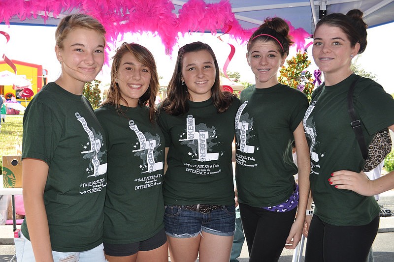 Volunteers Cassidy Nieder, Danielle Vetrecin, Maddie Schroer and Meghan and Erin O'Connell are members of Lakewood Leaders.