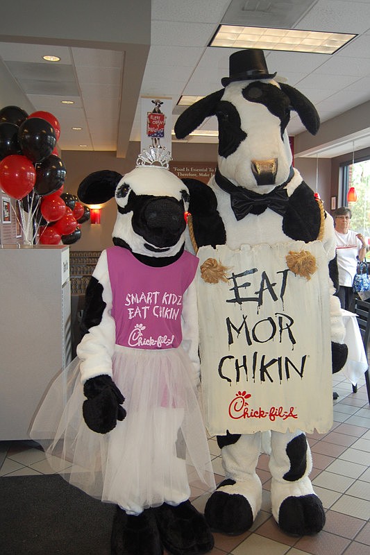 The Daddy and Daughter Chick-fil-A cows dressed up for the occasion.
