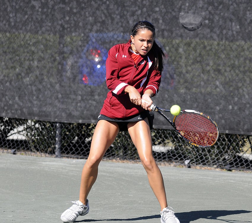 Temple University senior Paola Calderon advanced to the singles consolation semifinal.
