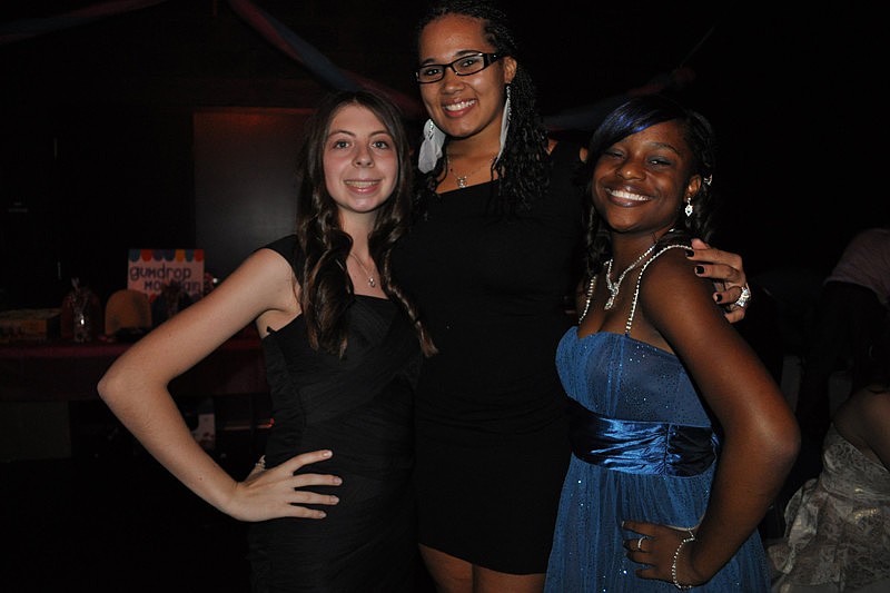 Zoe Genkin, Simone Ford-Hars and Qiara Patterson are sophomores.