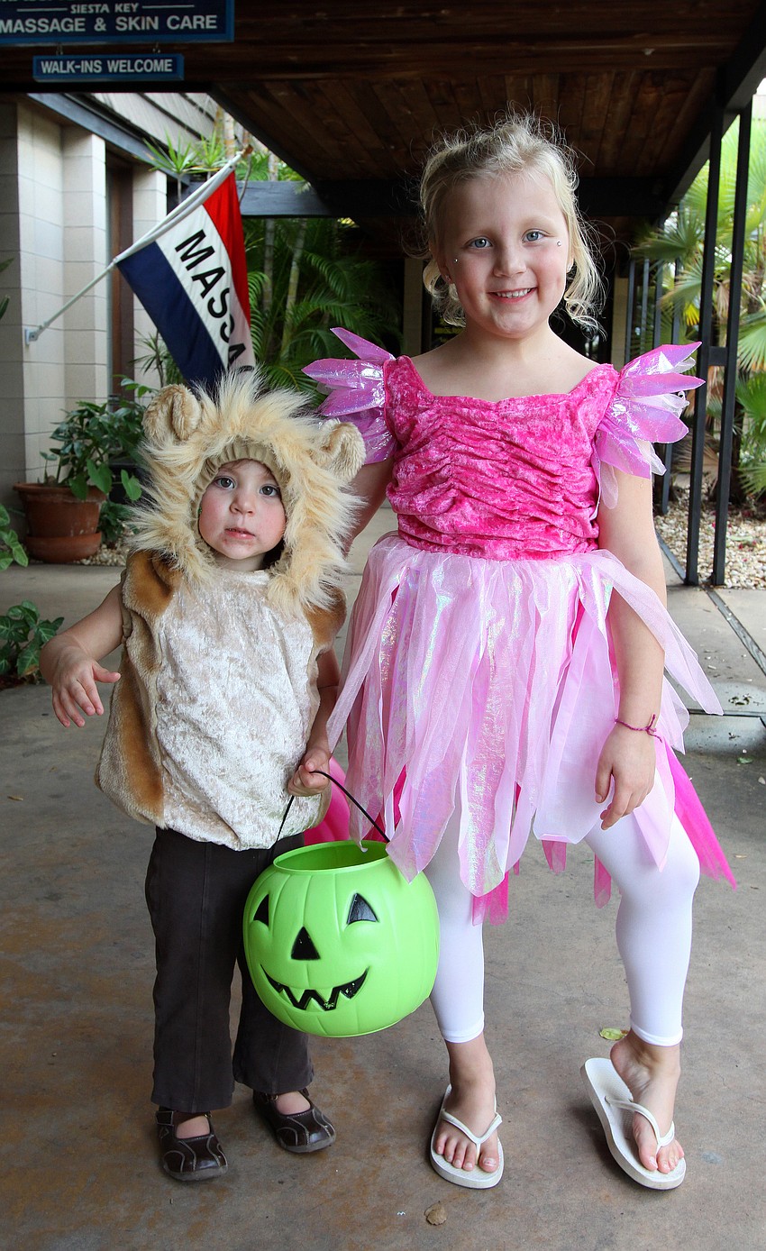 Addison, 2, and Delaney, 5, Coates