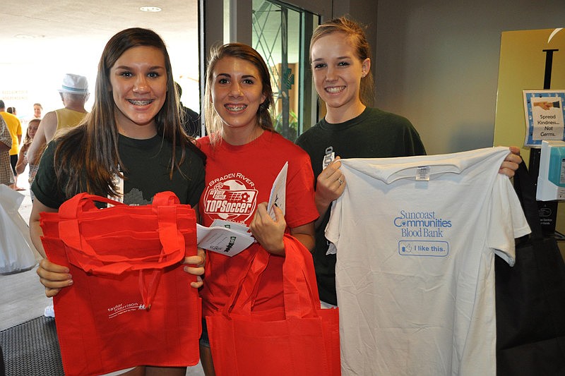 Lakewood Leaders members Courtney Scott, Hayley Winship and Lexi Lacy passed out bags to guests.