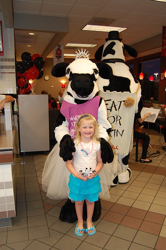 Hailey Williams made sure to get a picture with the Chick-fil-A cow.