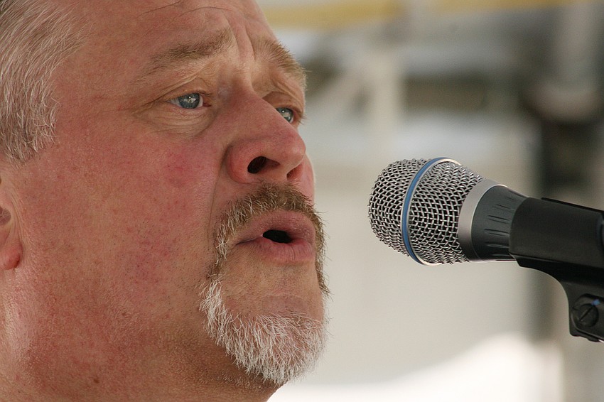 Dave Dodd entertained the crowd during his set.