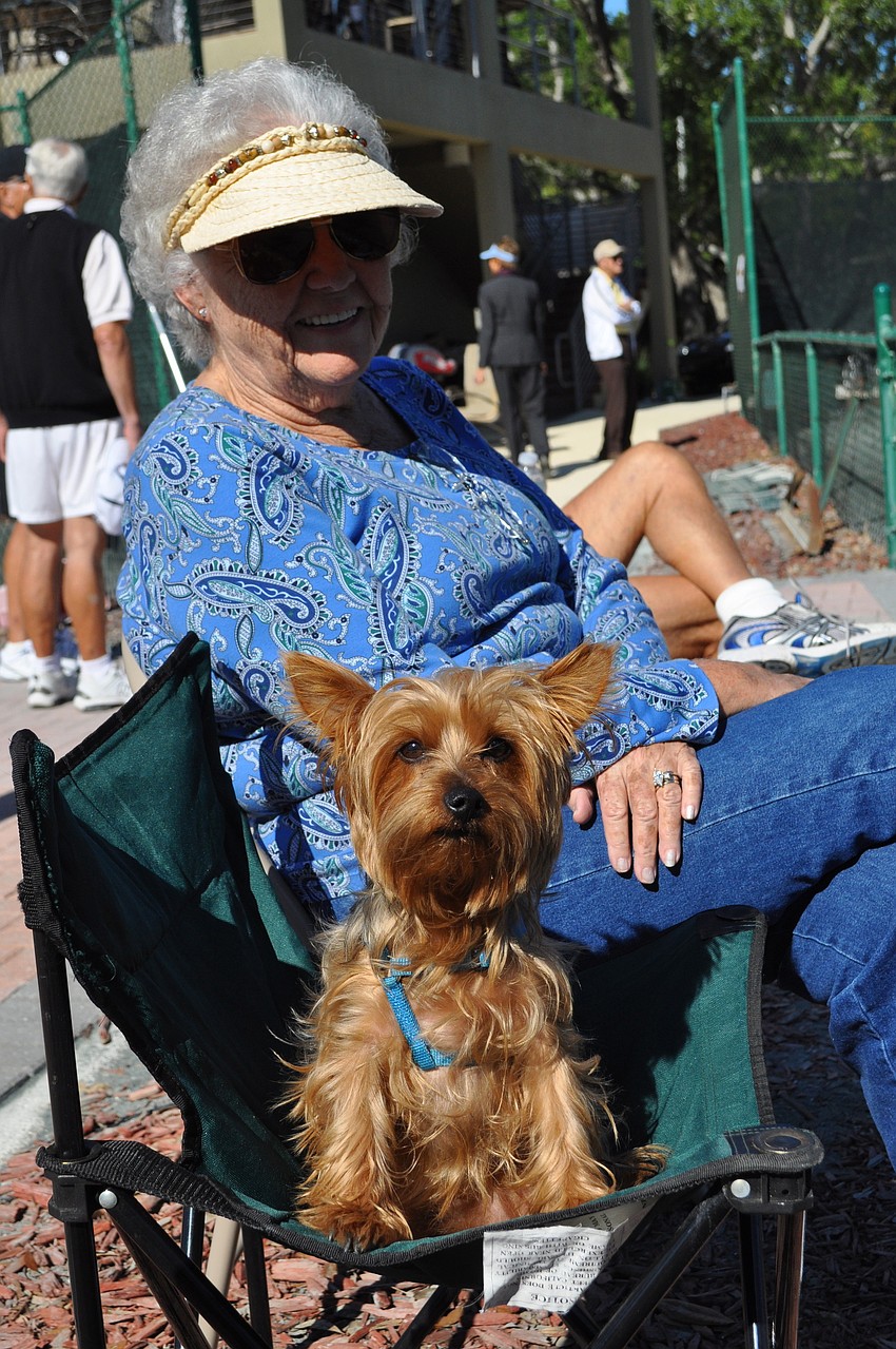 JoAnn and Cappy Counter cheer on Jerry C. Counter