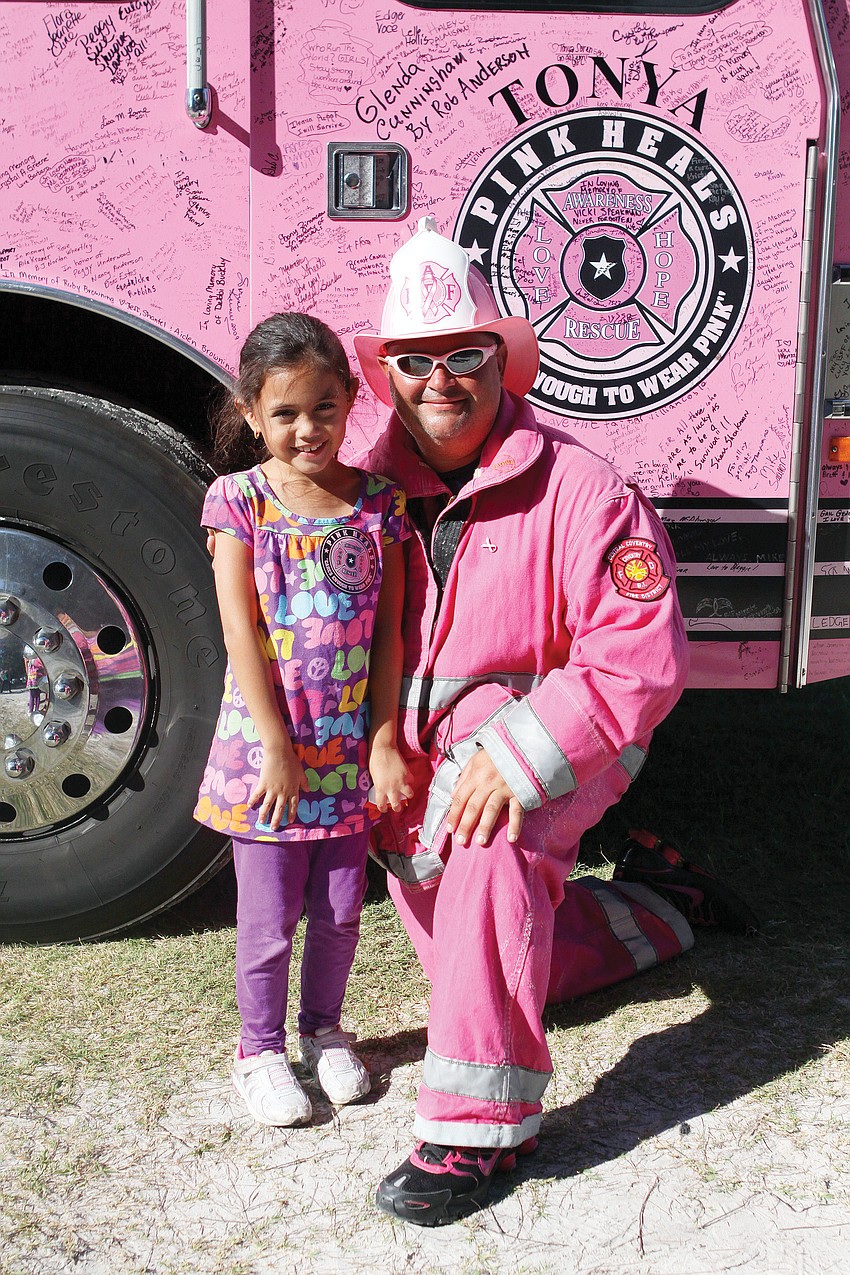 Sofia Benitez, 6, posed with Matthew Medeiros in front of 