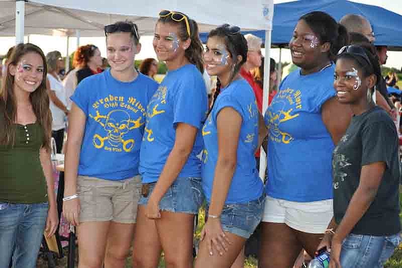 Your Observer Photo Members of Braden River High School's Key Club volunteered at the event.