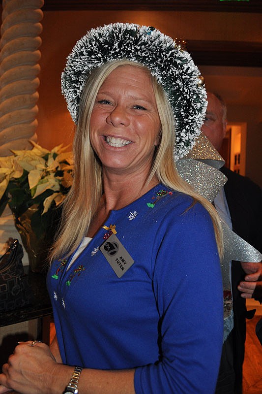 Amy Tuten wore a wreath hat.