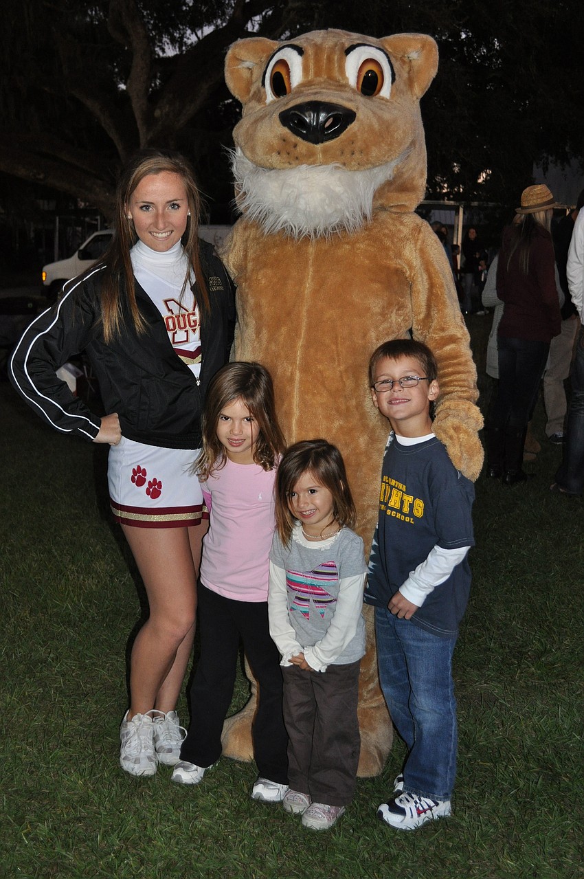Marlee Jones, Carmelia and Francesca Antonio and Carson Beach