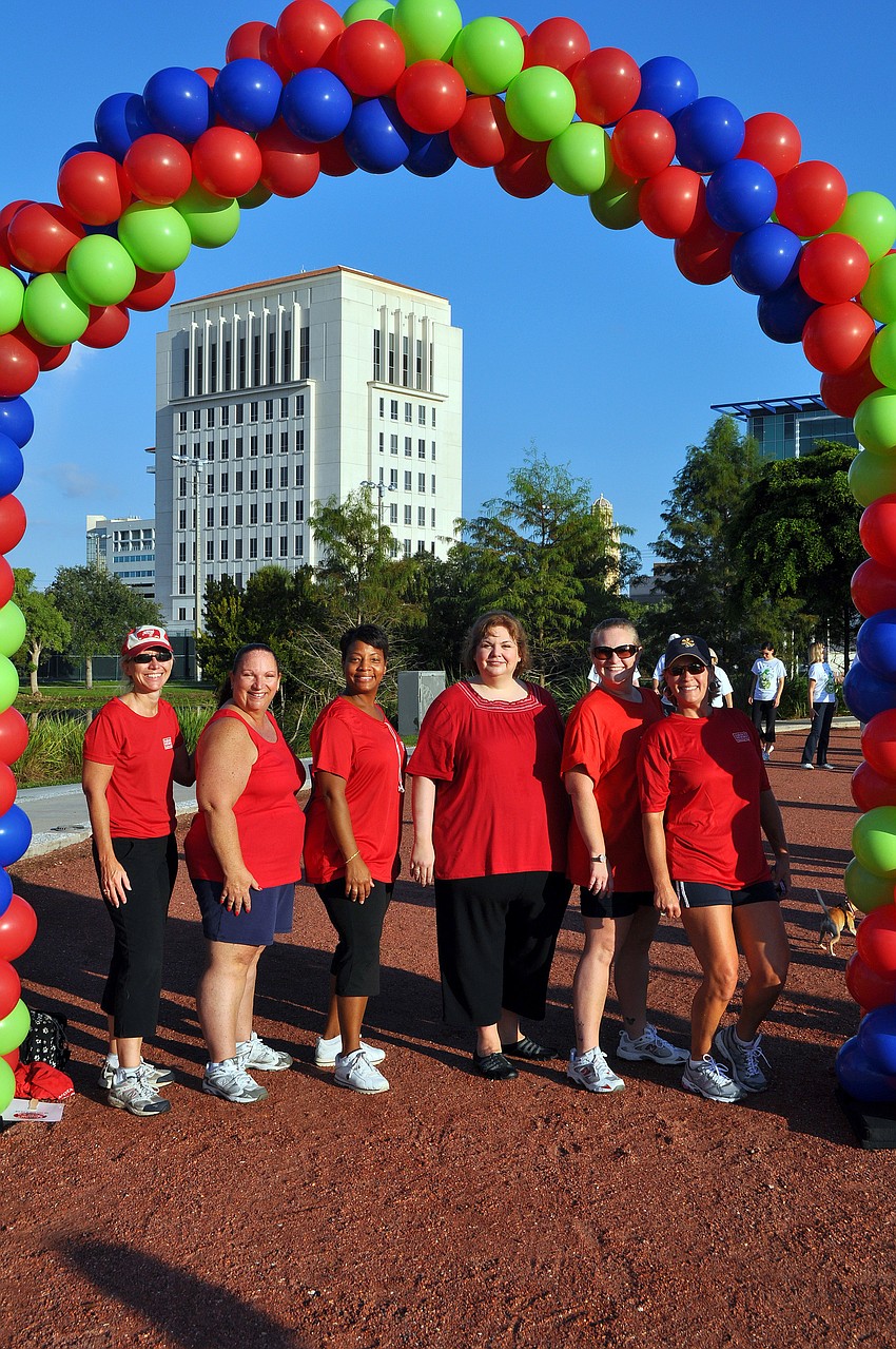 Lisa Smith, Patti Miller, Keeva Russell, Paula Dyer, Tracey Beede and Amy McCall pose at the starting line.