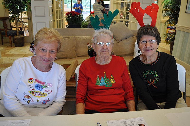 Carol Heeg, Helen Holmes and Lucy Tullio checked in guests.