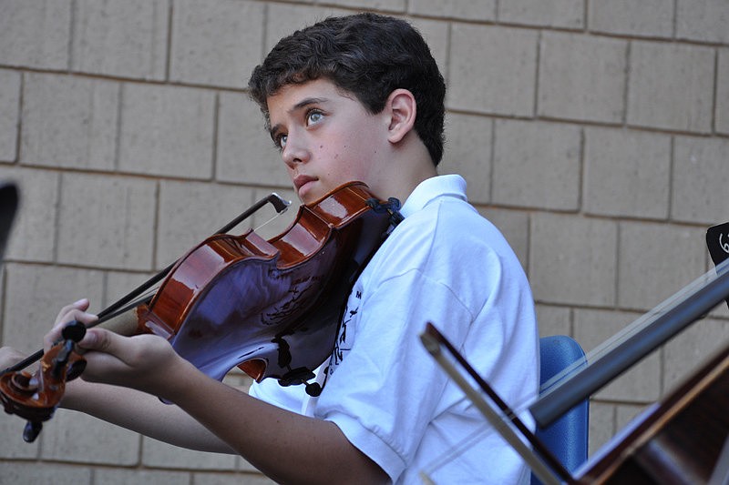 Alex Soto played the viola.
