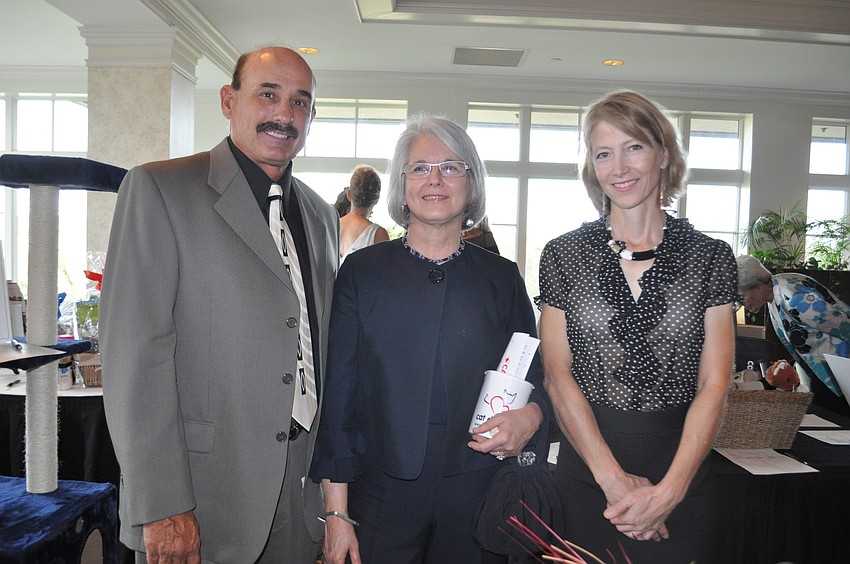 Michael Juchnowicz, D.V.M. M.A. Salisbury and D.V.M. Robin Hughes