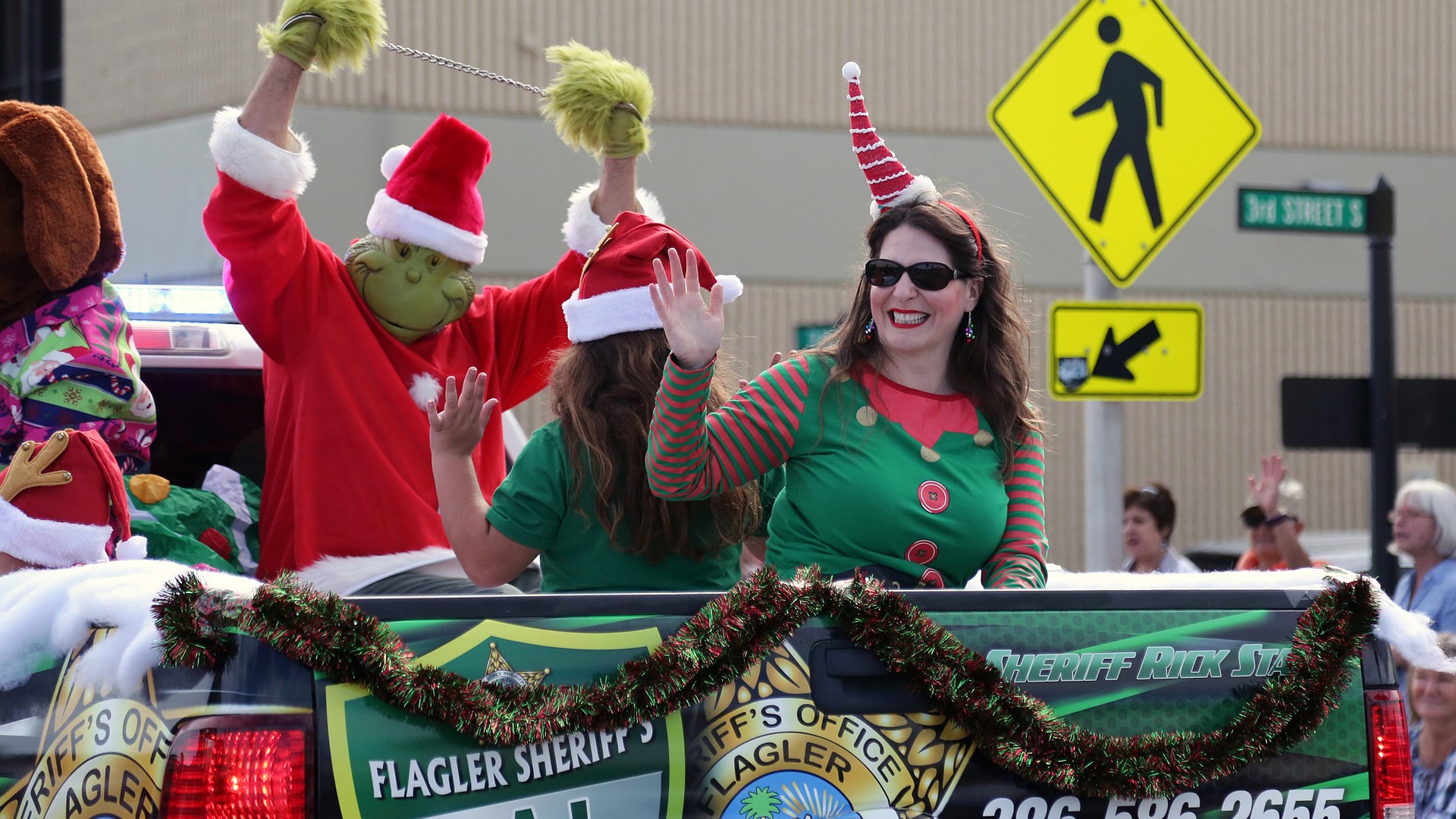 Santa drops in for Flagler Beach parade Observer Local News Palm