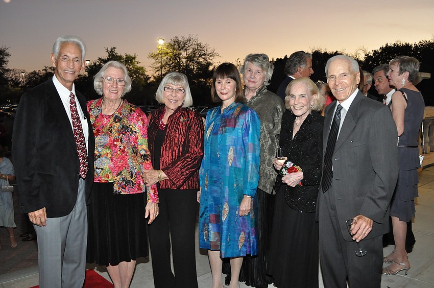 Fred Doery, Jane Baisley, Gerri Aaron, Lynda Doery and Anne Bladstrom with Helen and Gene Noble
