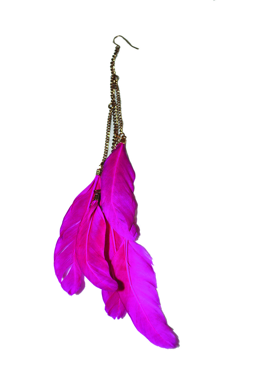 FEATHER EARRING
<br><br>
â€œI always wear one earring. People think itâ€™s a fashion statement, but my Edie Sedgwick earrings ripped one of my earlobes.â€