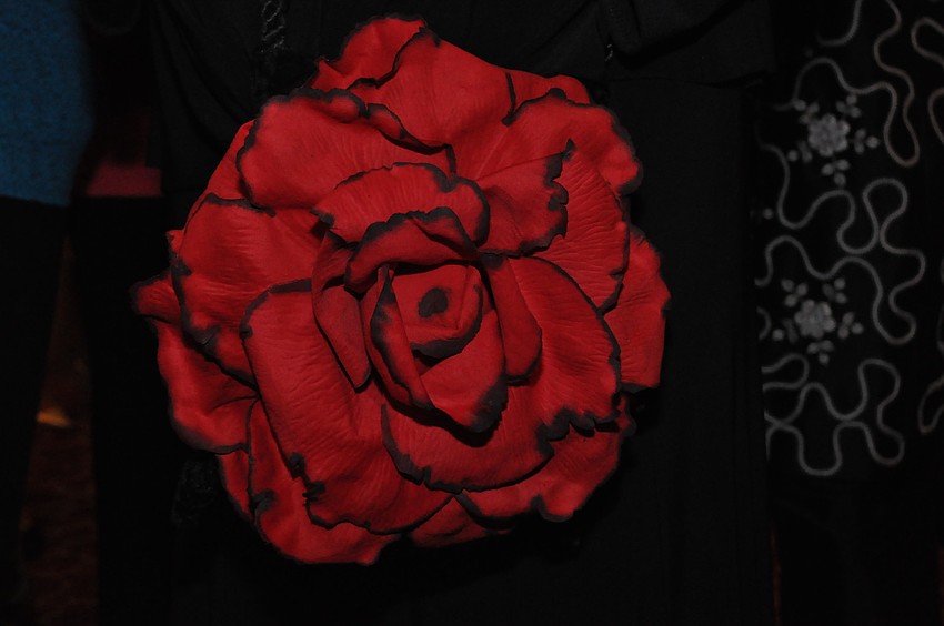 Melvy Lewis wore this red rose purse to the gala.