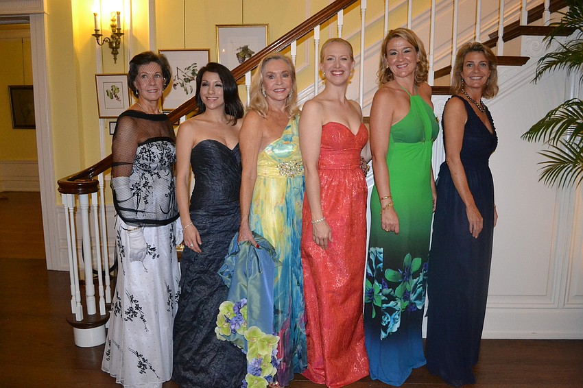 Co-Chairwomen Cornelia Matson, Amie Swan, Margaret Wise, Ariane Dart, Pauline Joerger and Nora Johnson