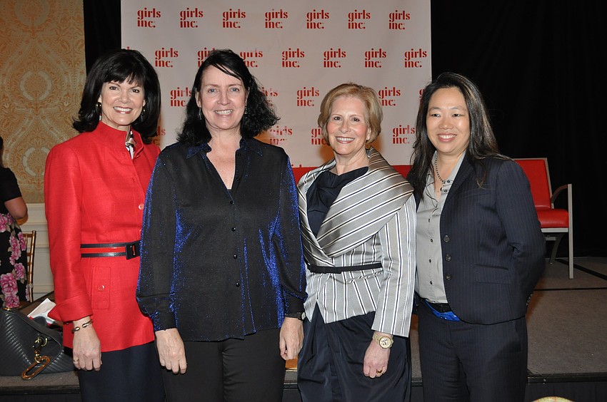 Co-Chairwomen Diane McFarlin, Louise Bruderle, Lisa Walsh and Lisl Liang (not pictured Julie Milton and Kelley Lavin)