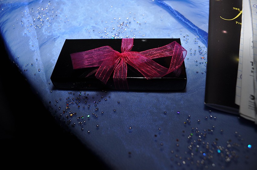 What's inside? A Ferrari keychain!