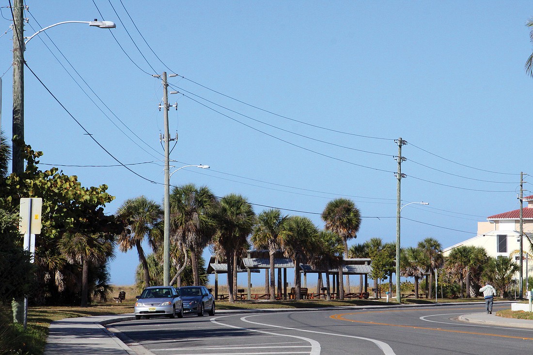 A Siesta Key Association board member this month reported difficulty getting Florida Power & Light to replace numerous burned-out streetlights on the Key.
