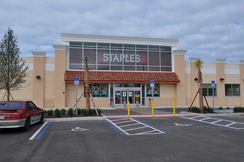 A new Sarasota Staples store is expected to open within the next two weeks.