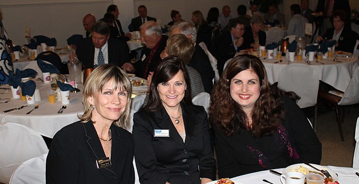 Mayor Suzanne Atwell, Wendy Merriman and Commissioner Christine Robinson