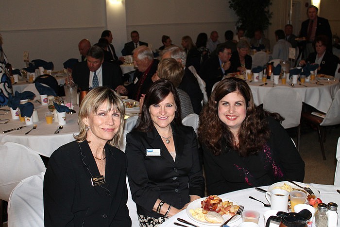 Mayor Suzanne Atwell, Wendy Merriman and Commissioner Christine Robinson