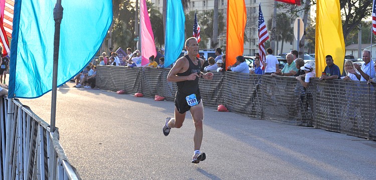 Seventh-place runner Jeff Lessie approaches the finish line.