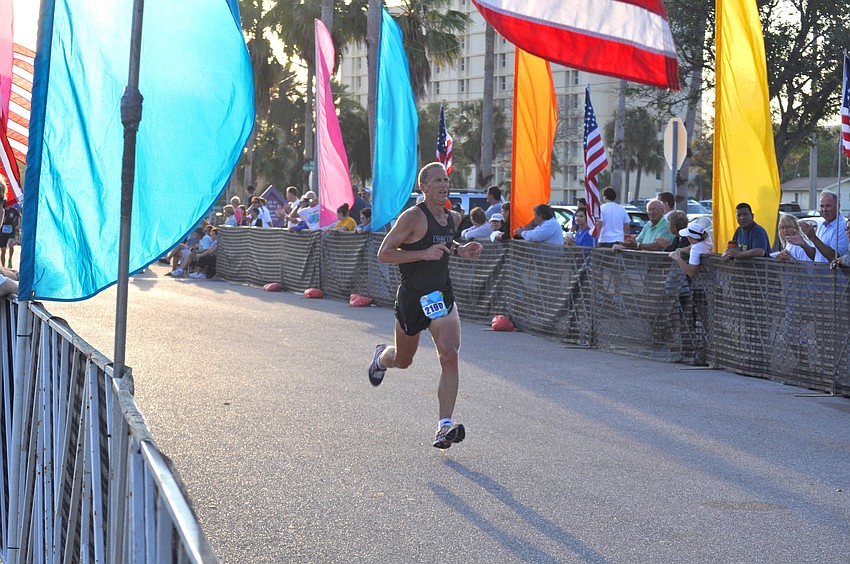 Seventh-place runner Jeff Lessie approaches the finish line.