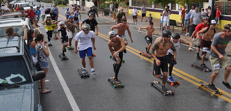 Cruza Palooza racers start out on the 8-mile course.
