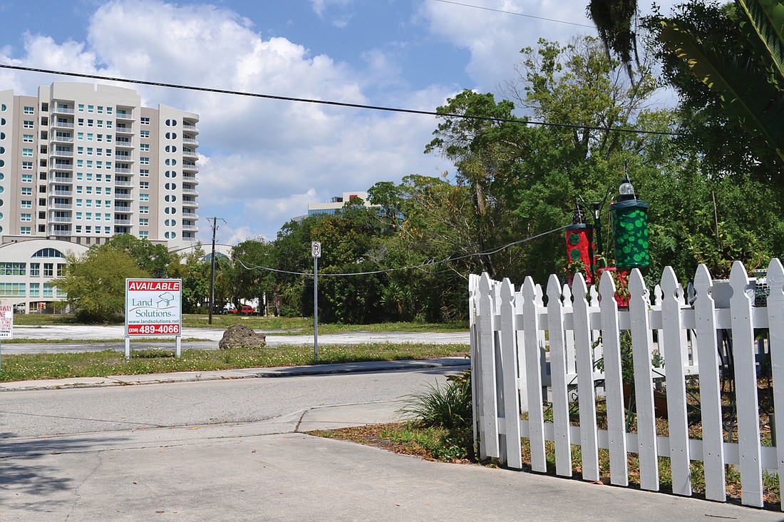 Some Laurel Park residents are concerned with large development that can be built on lots just outside the communityÃ¢â‚¬â„¢s boundaries on Ringling Boulevard.