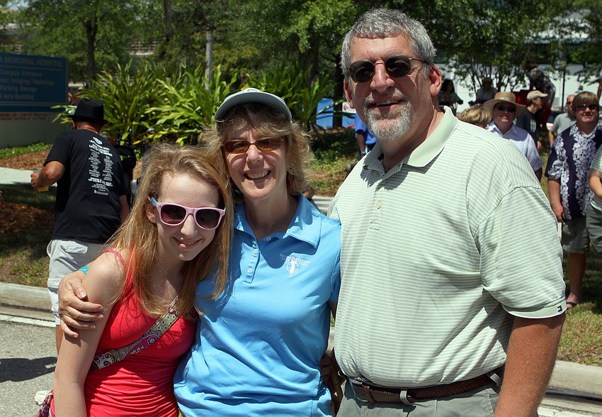 Hanna London with her parents Barbara and Alan.