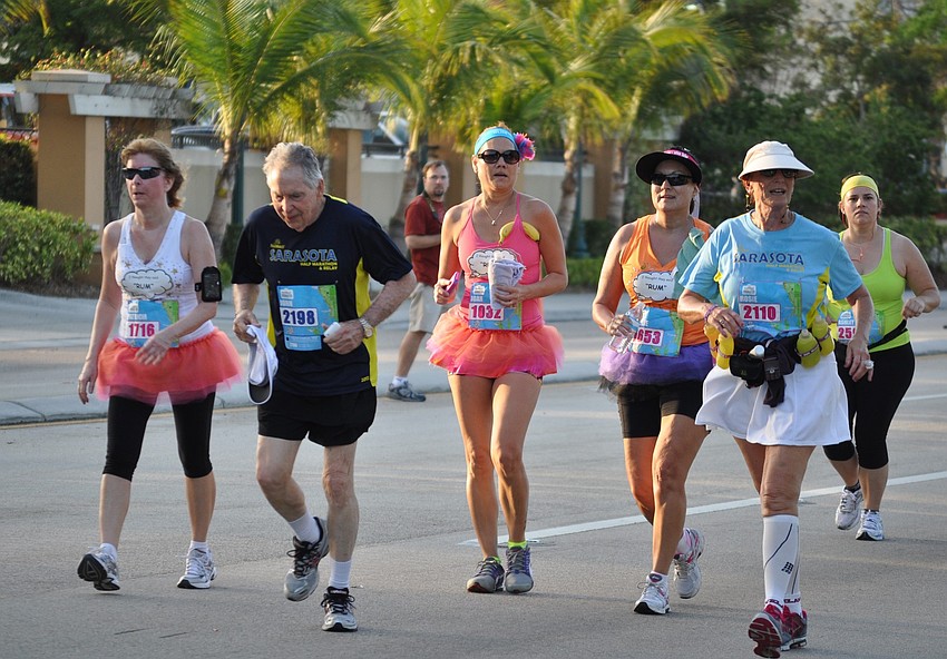 This group of runners donned fashionable running attire.