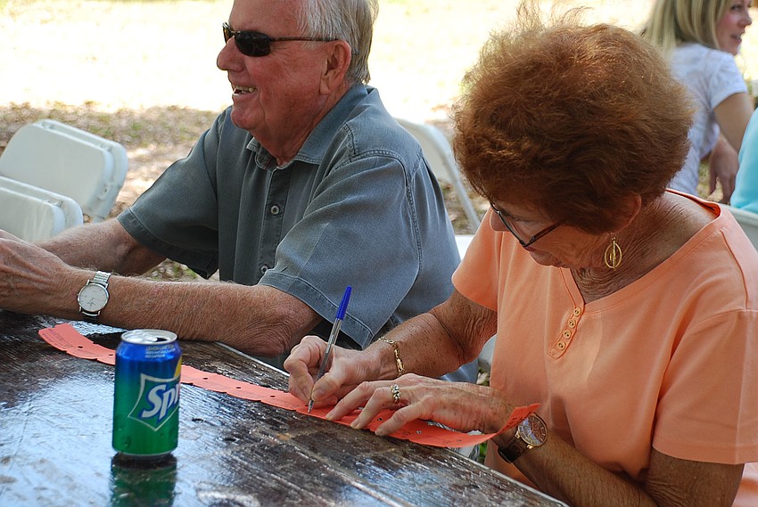 Sue Kahne filling out raffle tickets