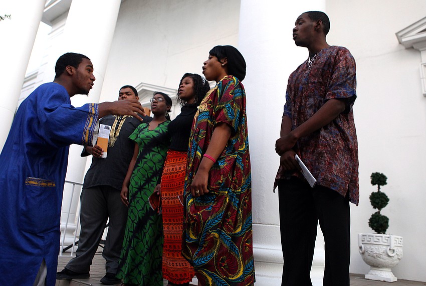 The Westcoast School Chorus sang on the First Baptist Church steps.