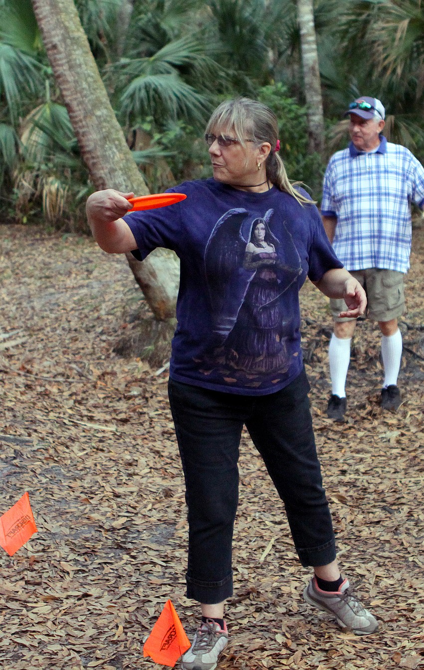 Diana Okeson prepares to throw her disc.