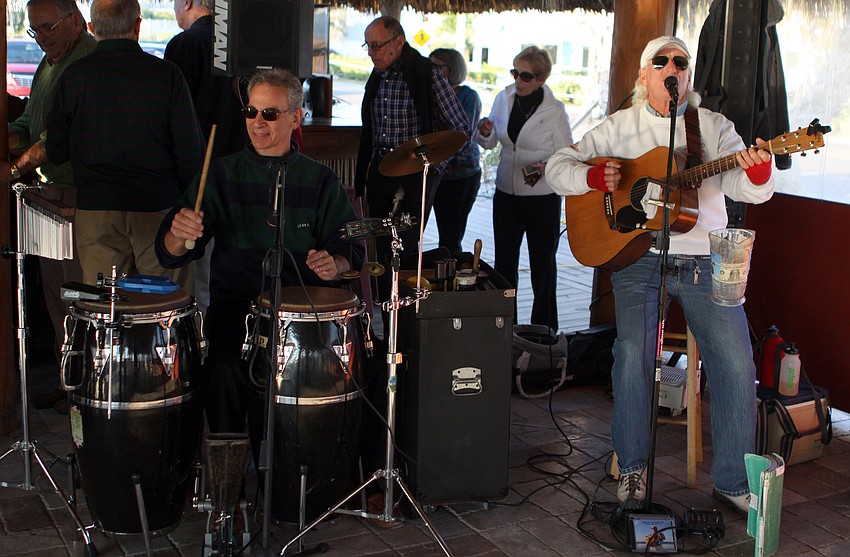 Scott Blum and Howie Banfield entertained the guests with their music.