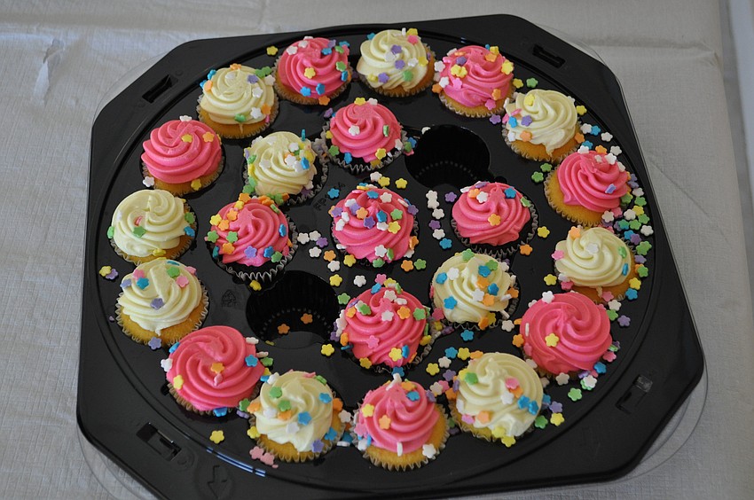 In addition to hot dogs, condo owners enjoyed these festive cupcakes.