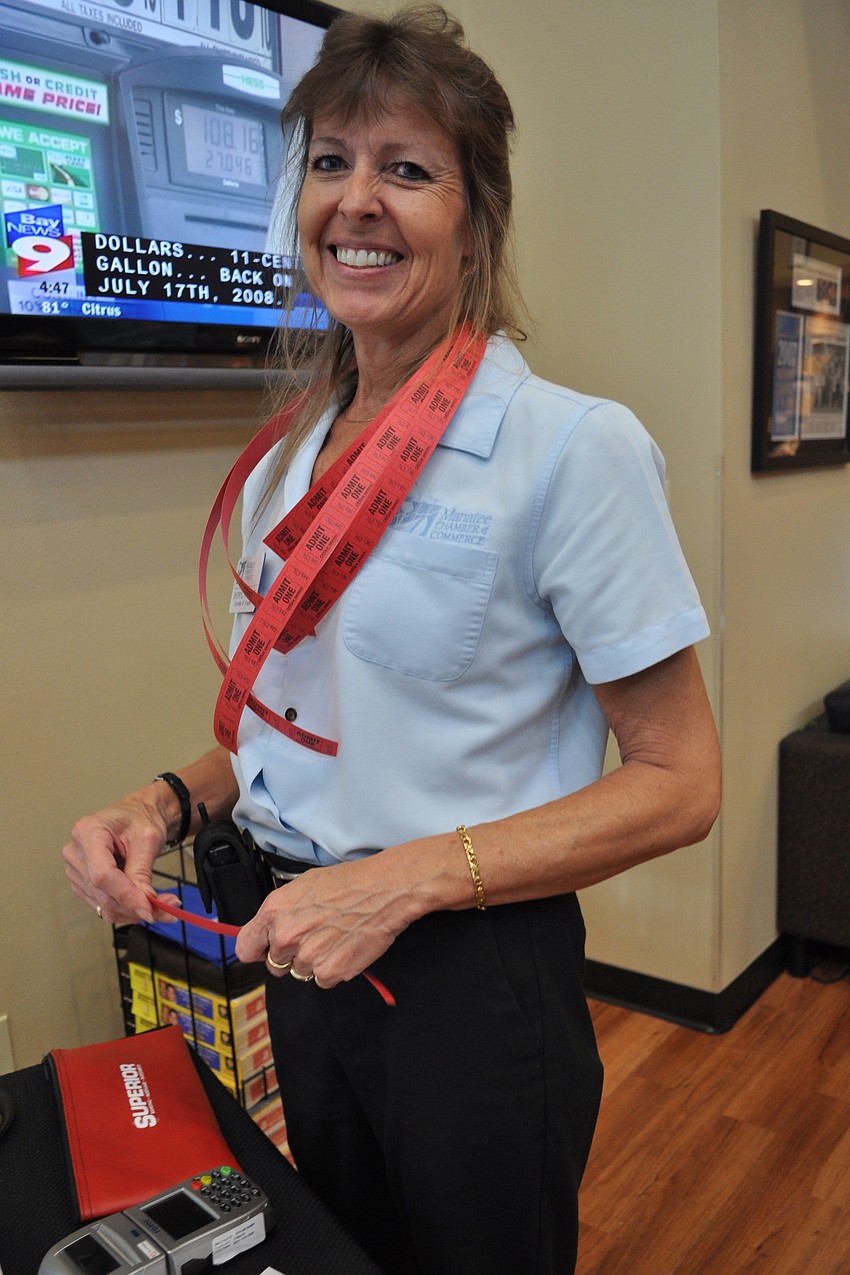 Cheryl Richert of the Manatee Chamber doled out raffle tickets.
